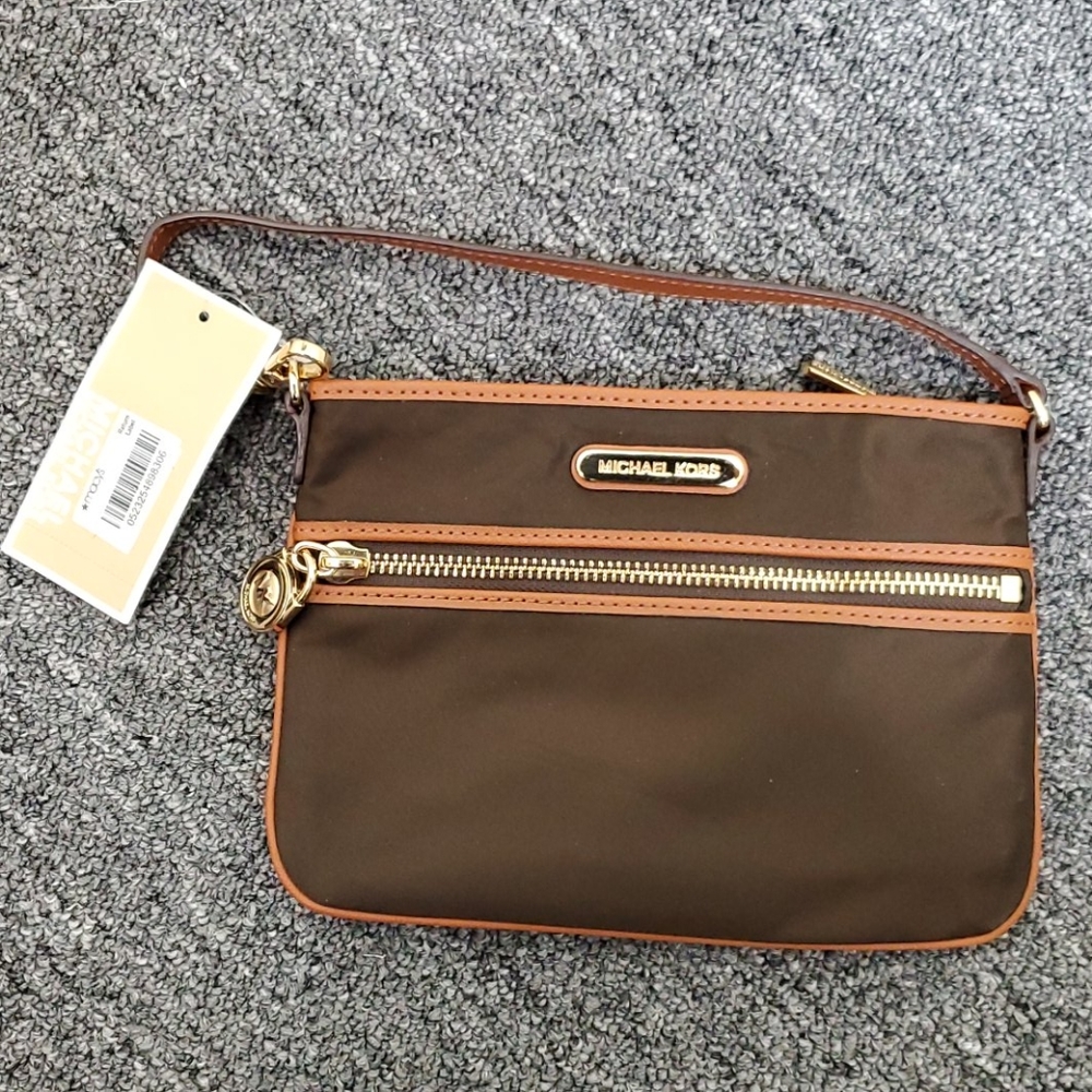 Wristlet nylon